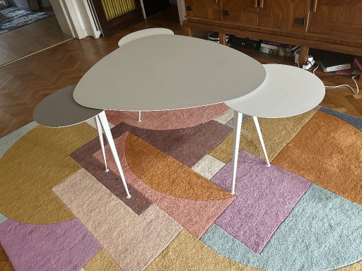 Mr. Hyde di Extendo: Tavolo di design allungabile e giocoso