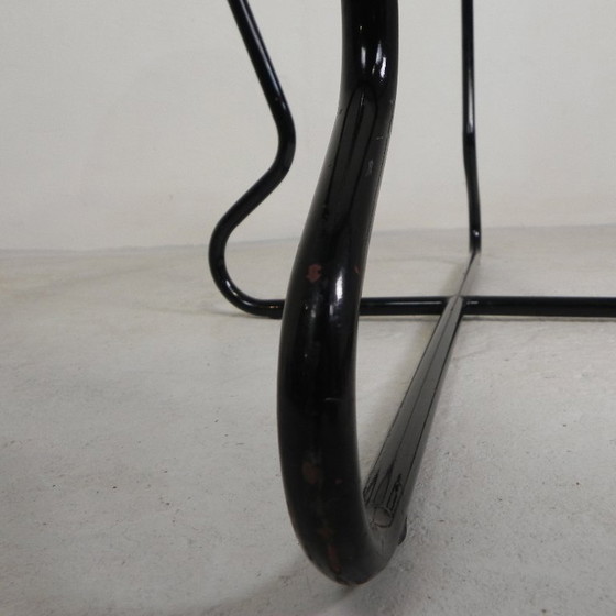 Image 1 of Conjunto de 4 sillones y mesa de centro con estructura tubular de estilo Bauhaus, década de 1950.