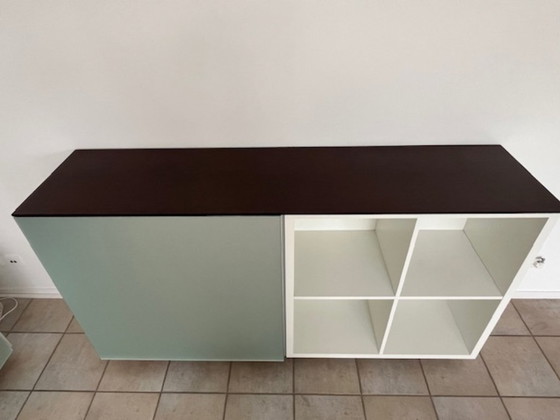 Molteni Systeem Pass hoge kast in kalkwit met schuifdeur in zilverglans glas en bovenblad in Wengé – Molteni&C (photo 3 of 5)