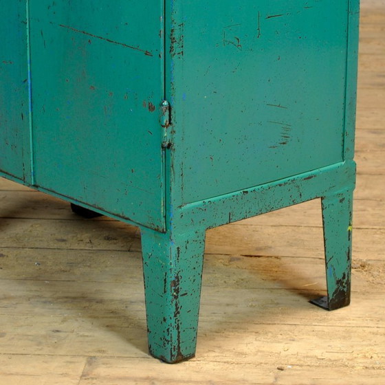 Image 1 of IJzeren industriële kast, jaren 70