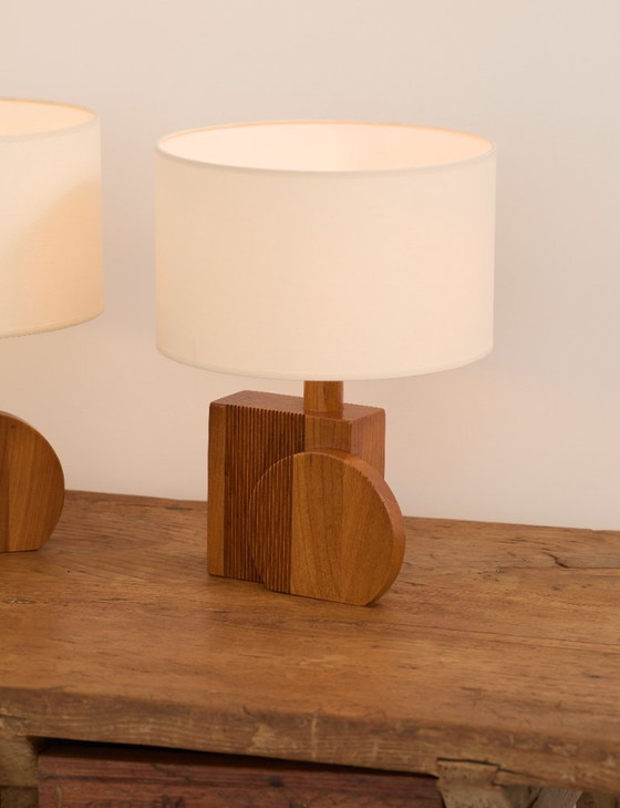 Image 1 of Paire de lampes artisanales géométriques en chêne massif circa 1970