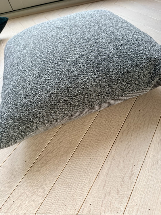 Image 1 of Hay, donkergrijs bouclé kussen