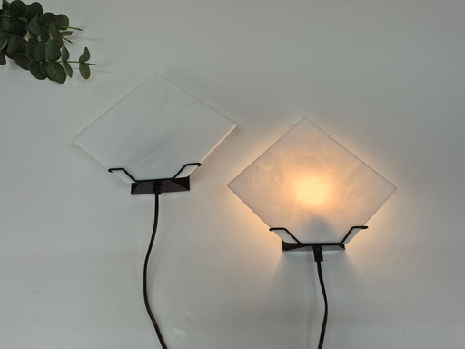 Set (2) Vintage-Wandlampen. Schwarz-weiß, 70er und 80er Jahre.