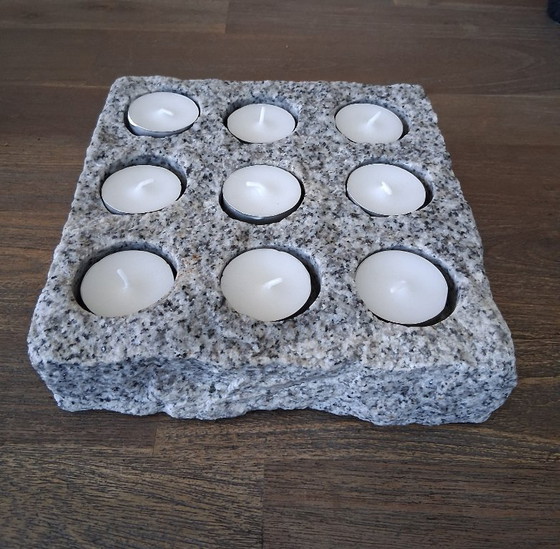 Image 1 of Teelichthalter aus grob behauenem Granit