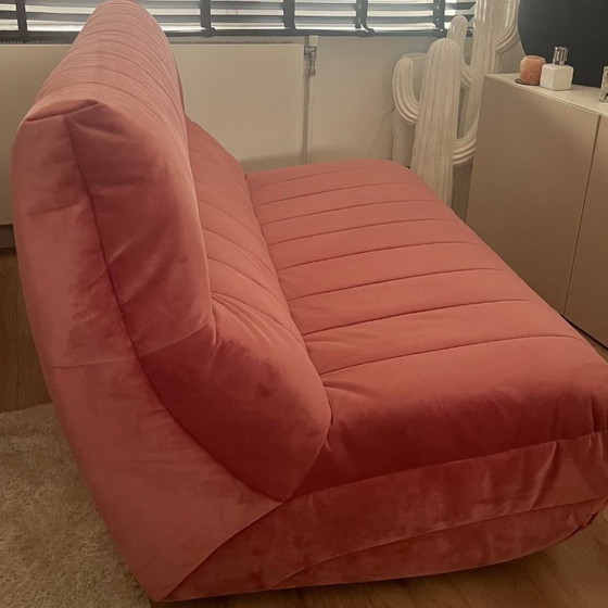 Image 1 of Divano in velluto rosa da Homestock