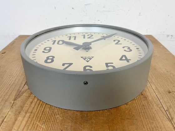 Image 1 of Reloj de pared industrial de fábrica de Pragotron, década de 1960