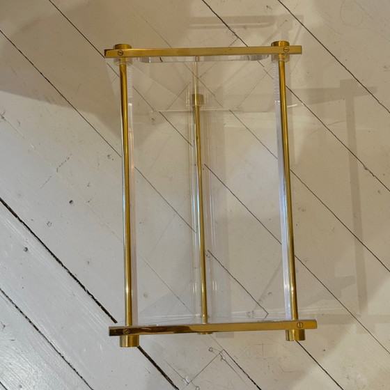 Image 1 of Zeitschriftenhalter aus Plexiglas im Stil der Mitte des 20. Jahrhunderts mit Messingdetails