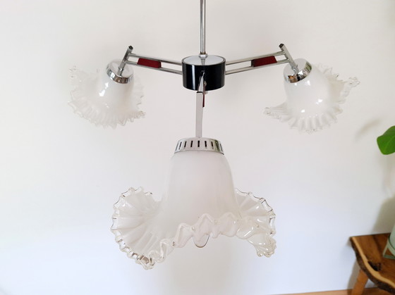 Image 1 of Vintage kroonluchter, 3 Arm Keramiek en Glas Tulp Plafondlamp, Vintage Licht Armatuur, 70s Hanglamp, Mid Century Modern Lam