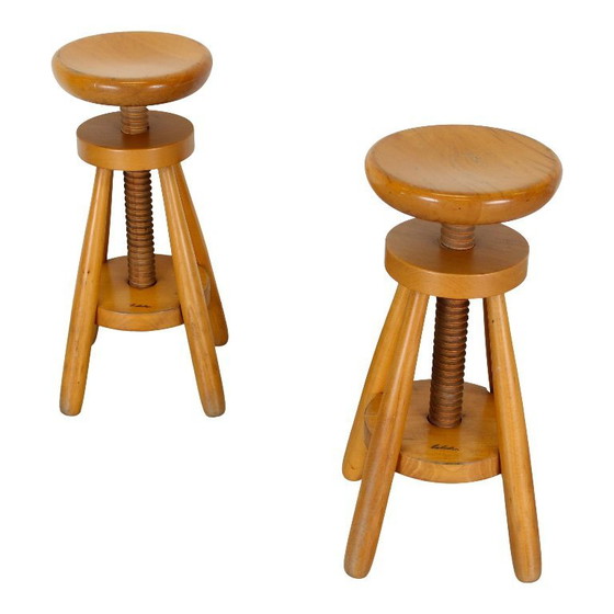 Image 1 of 2 taburetes giratorios de mediados de siglo en madera de abeto al estilo de Charlotte Perriand