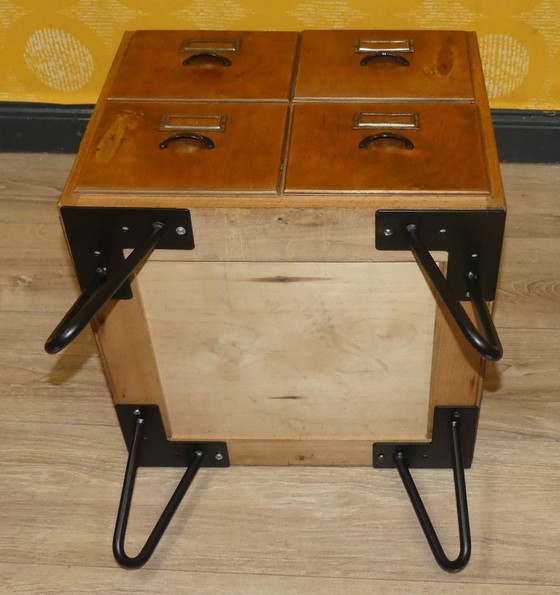 Image 1 of vintage nachtkastje/bijzettafeltje : omgebouwd archiefkastje met haarspeldpoten 4 lades retro industriële stijl
