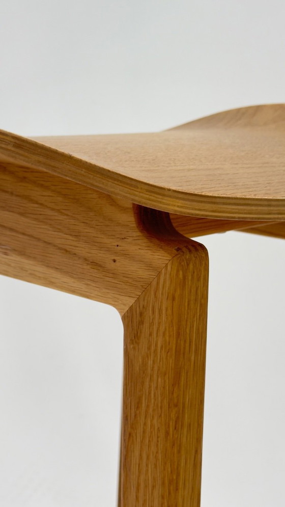 Image 1 of Twee barkrukken in eikenhout