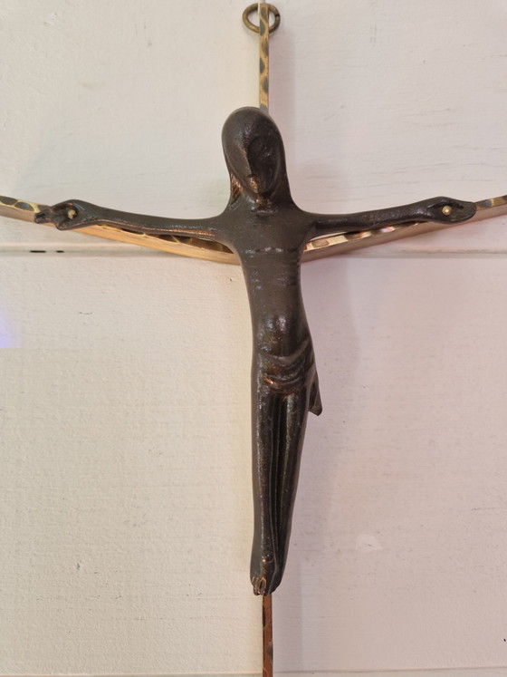 Bronzeguss-Korpus auf Messingkreuz. – Butzon & Bercker, Wanddekoration, Brass (photo 2 of 7)