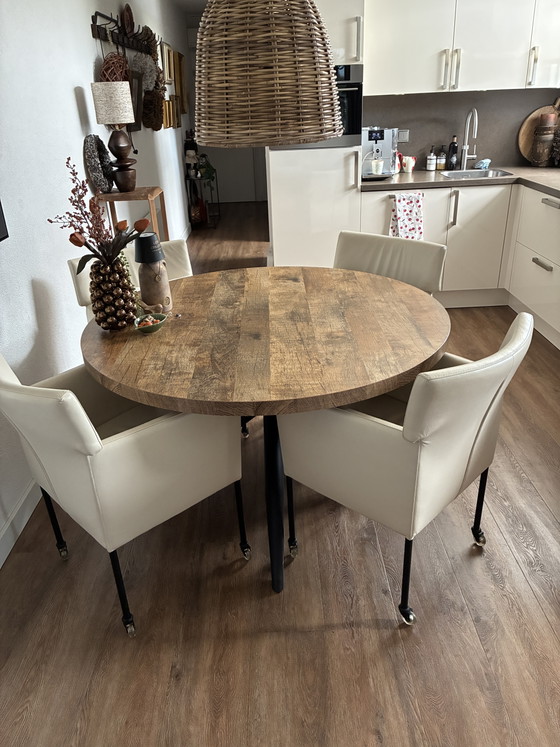 Image 1 of Round dining table with spider leg