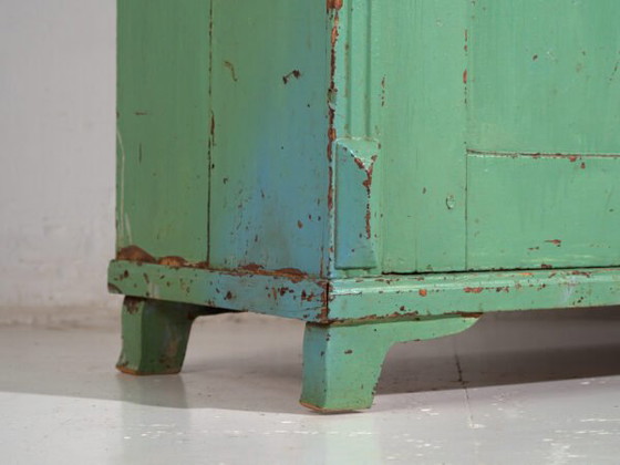 Central European chest of drawers with original green paint – Tyrol, circa 1890 – Brass, Rustic (photo 17 of 40)