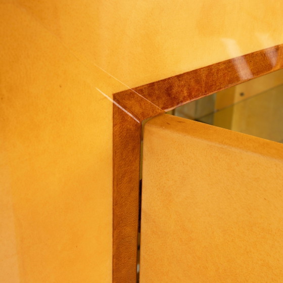 Giorgio Tura & Nucci Valsecchi Mod. 2047 Mueble Bar de Pergamino de Piel de Cabra para Tura – Leather, Glass (photo 6 of 21)