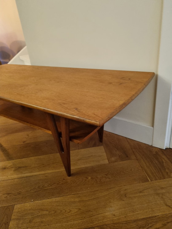 Image 1 of Eleganter Couchtisch aus Holz