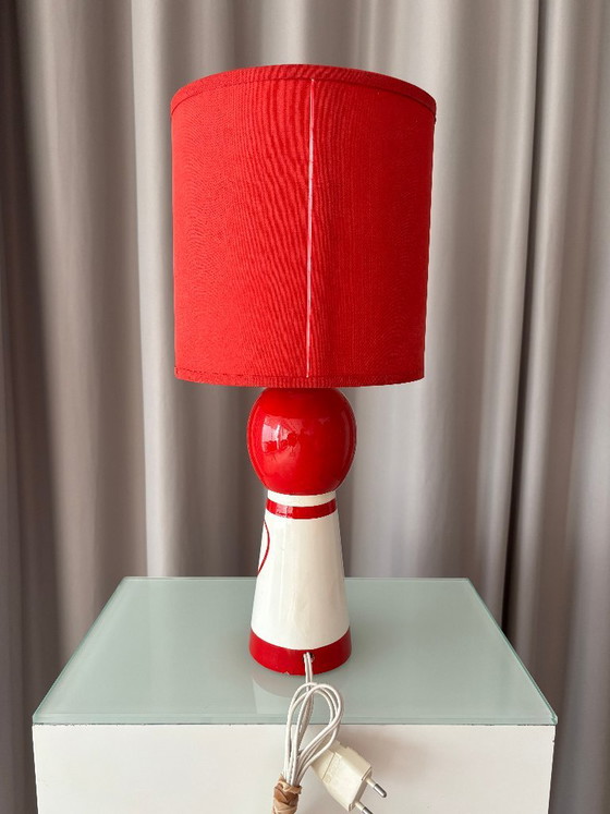 Tischlampe mit puppenförmigem Sockel, Rot und Weiß, Tischlampen, Holz, Stoff, Vintage (Foto 3 von 12)