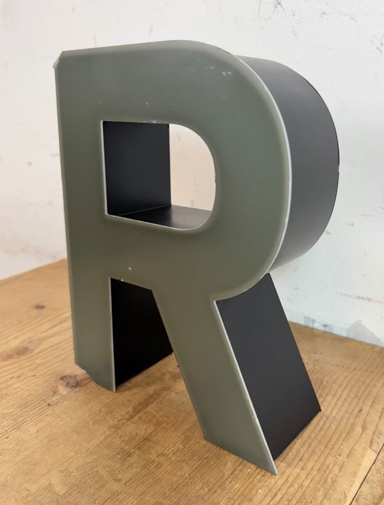 Image 1 of Lettre R lumineuse grise vintage, années 1970