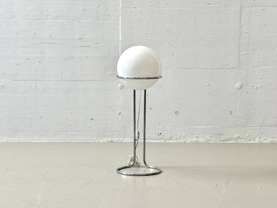 Image 1 of Lampadaire de style Space Age avec globe en verre opale et structure chromée, années 1970