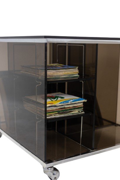 Image 1 of Jansen House. Mobile per dischi in vinile con vetro fumé. Anni '70.