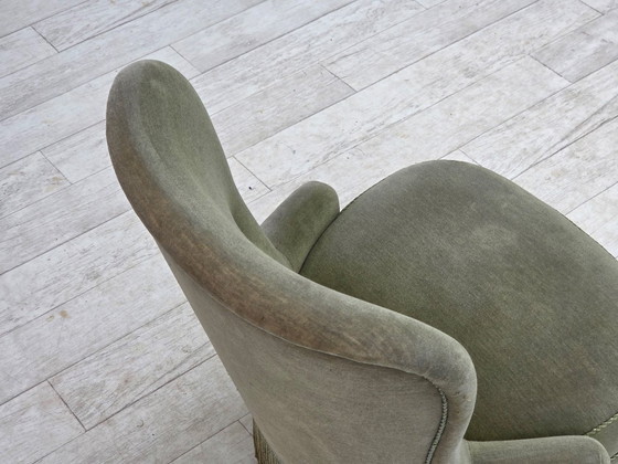 Image 1 of Scandinavische fauteuil uit de jaren 60, groene meubelvelours, poten van eikenhout.