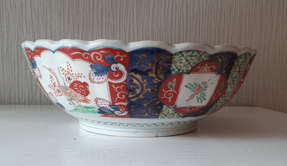 Image 1 of Antique Imari bowl Meiji period 1890-1910
