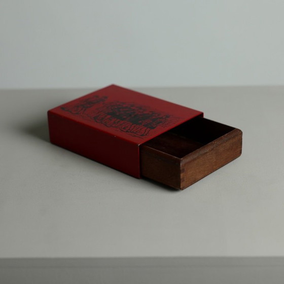 Caja de cigarrillos Piero Fornasetti „Soldados Marchando“ en metal esmaltado y caoba, Milán, años 50 (photo 2 of 19)