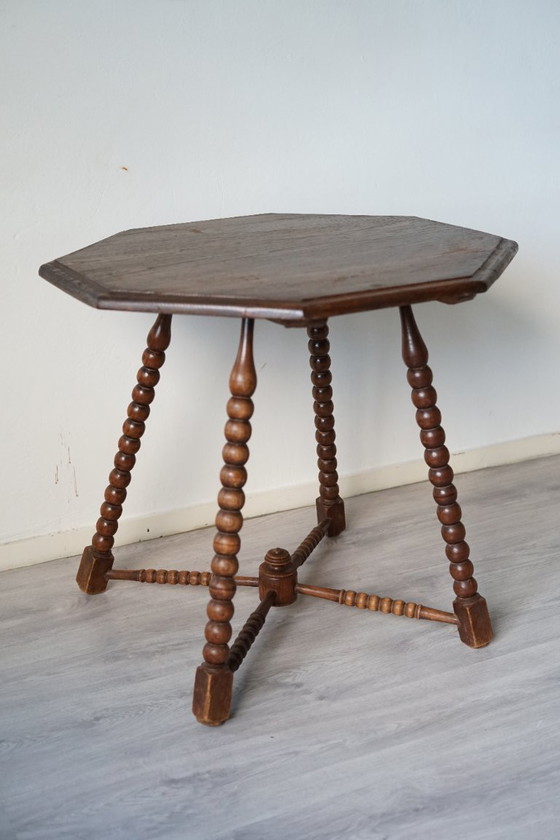 Old Octagonal Oak Side Table | Bobbin | 1900–1940 – Wood (photo 2 of 7)