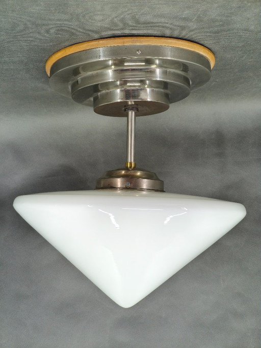 Plafoniera ceca Art Déco in vetro opalino, anni '30