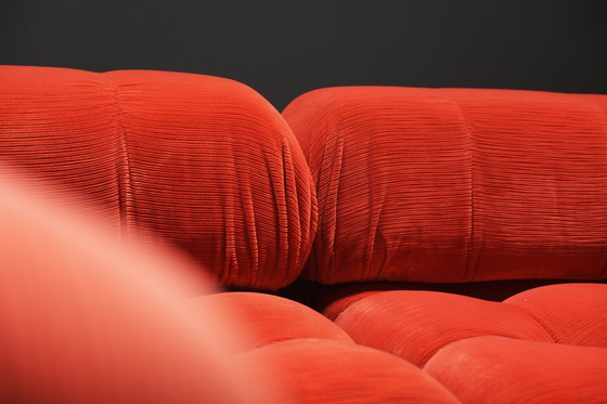 Image 1 of Modulaire bank Mario Bellini "Camaleonda" in rood ribfluweel - Vroege B&B Italia ed.