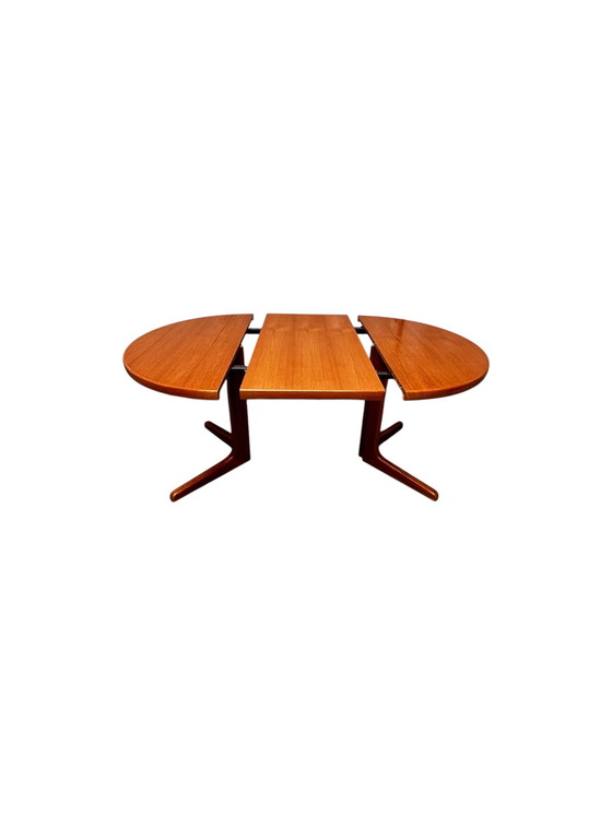 Image 1 of Extendable table