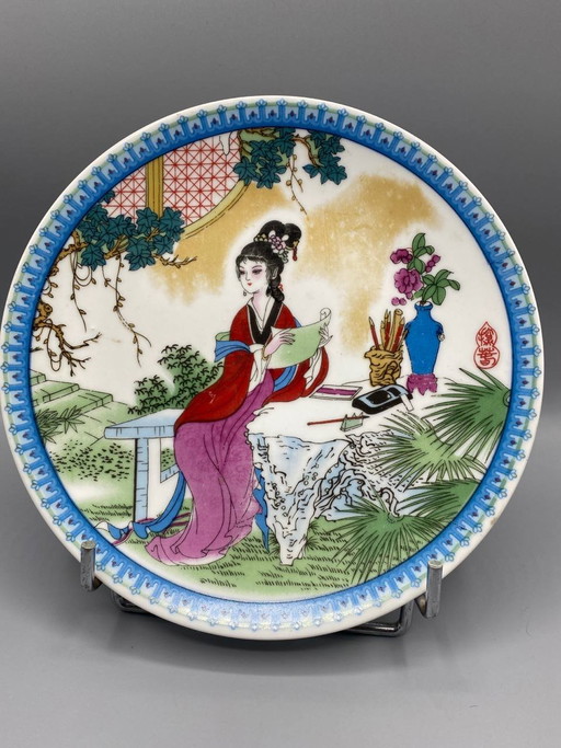 Chinesischer Porzellanteller aus der Tanchun-Serie „Traum der Roten Kammer“ (Hong Lou Meng) – servies (photo 2 of 4)