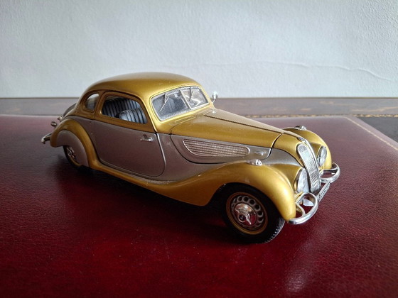 Image 1 of Rare 1937 BMW 327 coupé 1/18 scale Guiloy model in very good condition