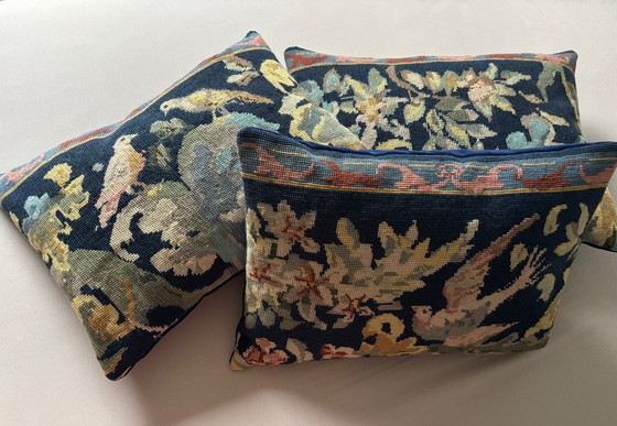 Image 1 of Cuscini con decorazioni di uccelli, ricamati a mano, anni '30