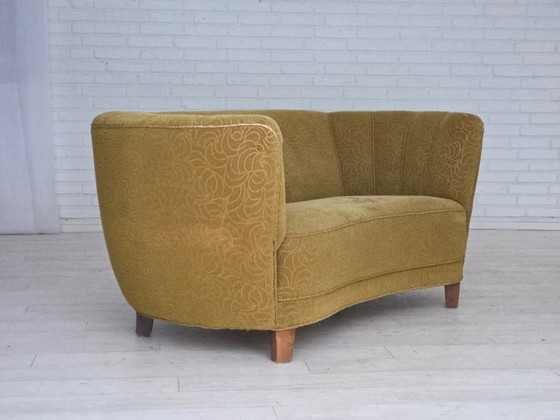 Image 1 of Dänisches 2-Sitzer-Sofa „Banane“ aus den 1960er Jahren, Bezug aus Velours, Buchenholz