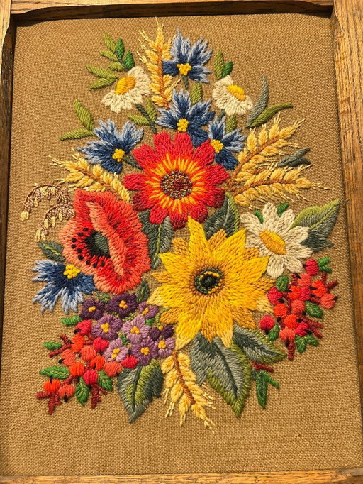 Vintage broderie set | 2 motifs de fleurs dans un cadre en bois | fait main | décoration murale