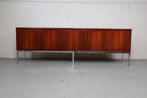 Buffet minimaliste en bois de rose produit par Furniture Factory Aurora en 1967, Belgique