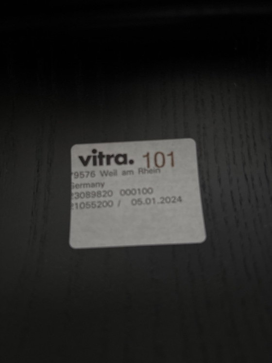 Image 1 of Vitra LCW Calf's Skin pelliccia nera/bianca