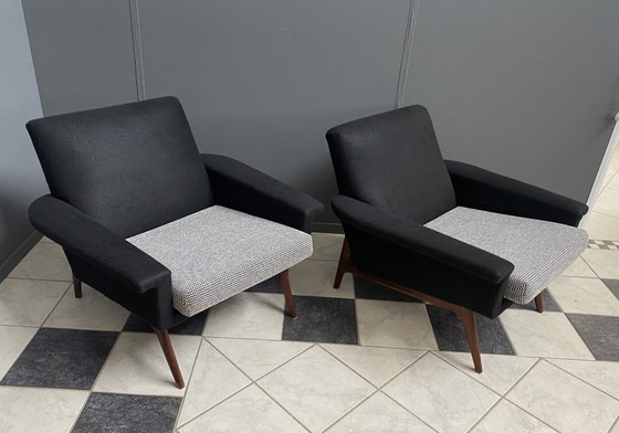 Image 1 of Set van twee zwart-witte fauteuils uit de jaren 60.