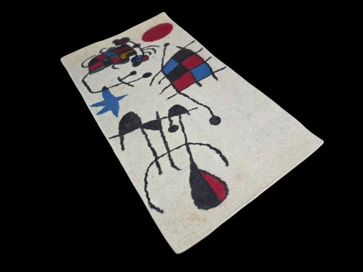 Alfombra de lana inspirada en Joan Miró – La sonrisa con alas llameantes - Alfombra Nómada (photo 2 of 9)