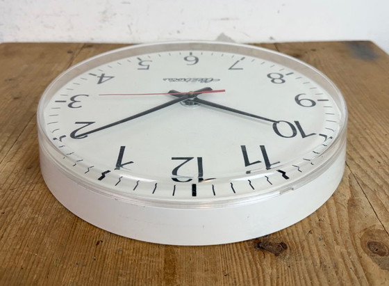 Image 1 of Vintage kantoorwandklok van Elektročas, jaren 90.