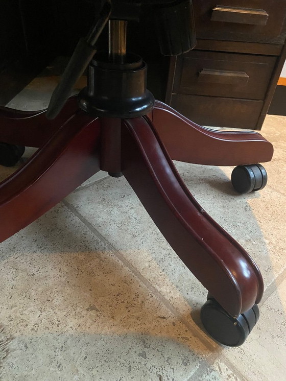 Image 1 of Poltrona direzionale Chesterfield antica