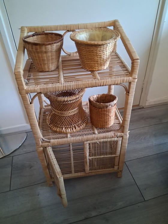Image 1 of Prachtige vintage kastje/opbergmeubel van riet rotan .