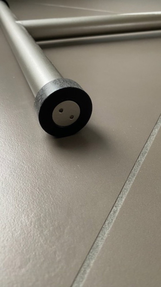 Image 1 of Tavolino Cor 'Arthe' in vetro opaco 2