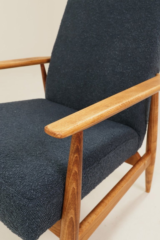 Image 1 of Fauteuil scandinave bleu marine à structure en bois bouclé, design H.Lis