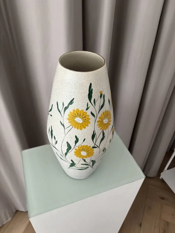 Grand vase à marguerites peint à la main – west Germany, Ceramic (photo 3 of 9)