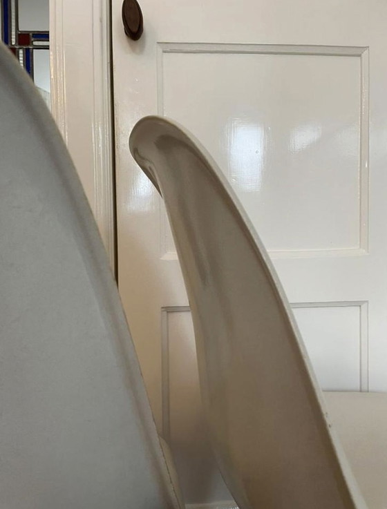 Image 1 of 2 sillas laterales de fibra de vidrio Eames Miller DSW, blancas