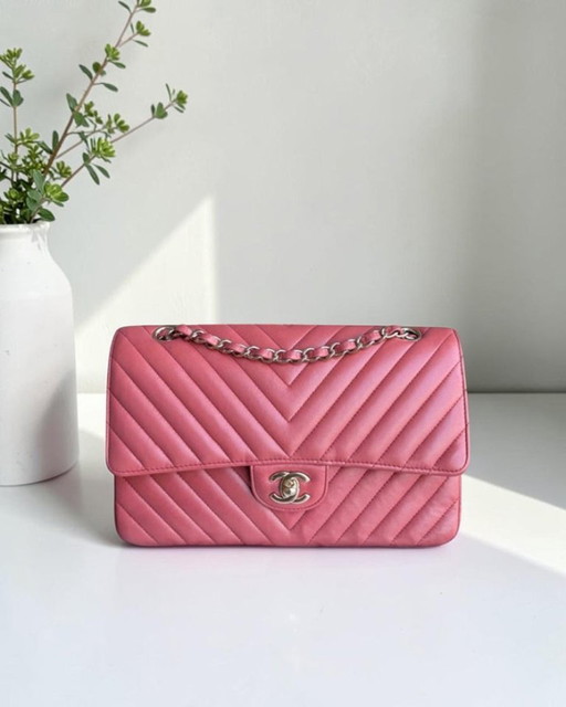 Chanel Classic Flap Medium - 25 cm Chevron-Lammleder, roségoldene Hardware, Serie 25