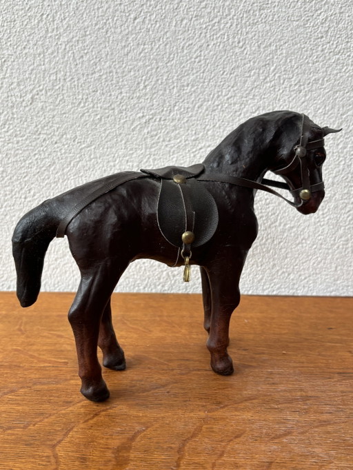 Statuetta di Cavallo Decorativa Vintage, Mid-Century, in Cartapesta Rivestita in Pelle con Bellissimi Dettagli (photo 2 of 4)