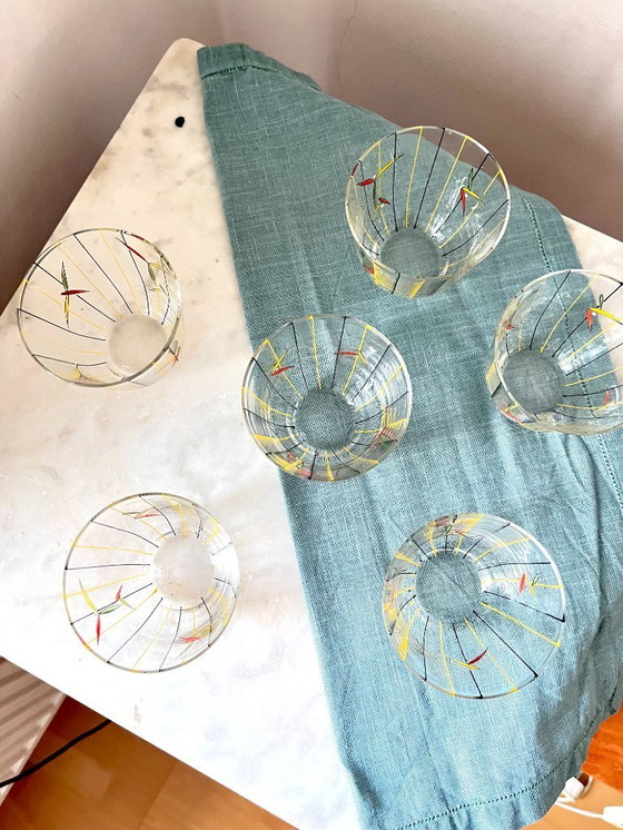 Image 1 of Set vintage di 6 bicchieri dipinti a mano di metà secolo - Articoli da bar anni '50 con design giallo e nero